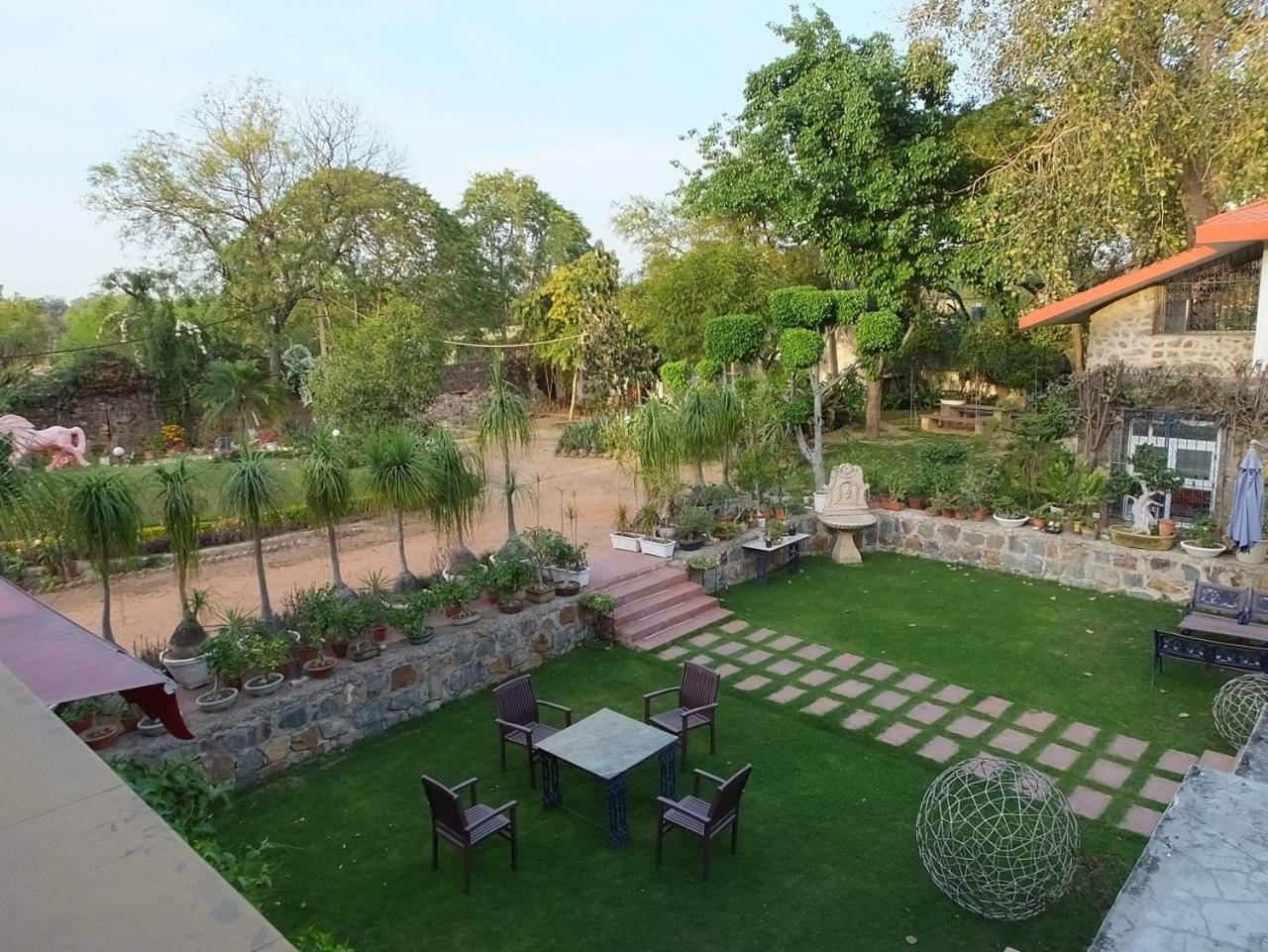 Hostie Ramsabagh - 4 Bedroom Artistic Farm Villa, Delhi * New Delhi