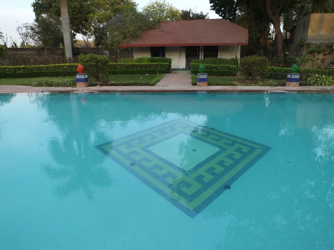 Hostie Ramsabagh - 4 Bedroom Artistic Farm Villa, Delhi Villa *