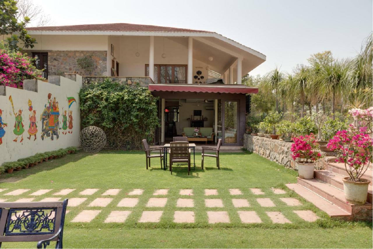 Hostie Ramsabagh - 4 Bedroom Artistic Farm Villa, Delhi New Delhi